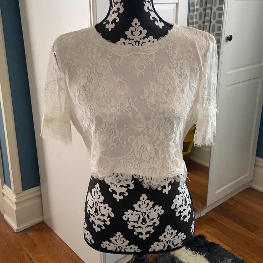 3/$25🛍 Choies Lace Crop Top with Zipper on side